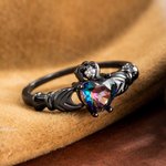 Henkilökohtainen Opal Claddagh Ring