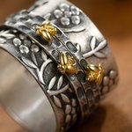 Anillo personalizado de la flor floral de la abeja Meditation Spinning Wide Band Anxiety Worry Fidget Ring