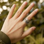 Anillo personalizado de la flor floral de la abeja Meditation Spinning Wide Band Anxiety Worry Fidget Ring