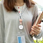 Porte-badge arc-en-ciel avec nom - Lanyard perlé - Cadeau d'enseignant personnalisé rose
