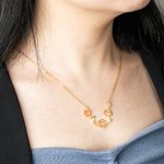 Collier Personnalisé avec Signe Astrologique et Fleurs de Naissance Cadeau Anniversaire Fête des Mères pour Femme