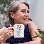 Tazza personalizzata 1-9 Holding Kid Hands Flower 11oz con nome Regalo di compleanno per la festa della mamma per nonna mamma
