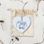 Cadeau d'anniversaire personnalisé en céramique avec un coeur et un sac pour la meilleure amie