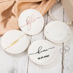 Plat à bijoux pour alliances en céramique blanche pure personnalisée avec nom