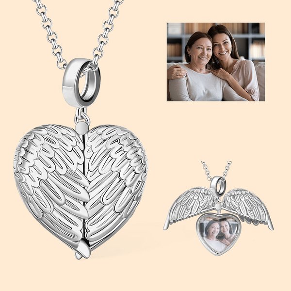 Collana personalizzata con medaglione a cuore e ali d'angelo con testo inciso Regalo per donna con ricordi