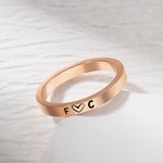 Bague initiale en forme de coeur personnalisée pour son cadeau