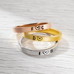Bague initiale en forme de coeur personnalisée pour son cadeau