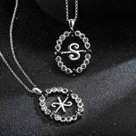 Personalisierte Initiale Halskette Morticia Rotierende Sterling Silber Messing Mittwoch Halskette
