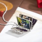 Personalisierte Mini-Album Halskette mit 4 Fotos und Gravur | aufklappbares Medaillon | Andenken zur Graduierung | Abschluss Geschenk für Absolventen