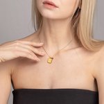 Collier Personnalisé avec Pierre de Naissance Fleur Vintage et Texte Collier Carré Cadeau d'Anniversaire pour Elle