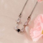 Bracciale personalizzato in argento sterling con proiezione interna di foto di fiori e ti amo in 100 lingue