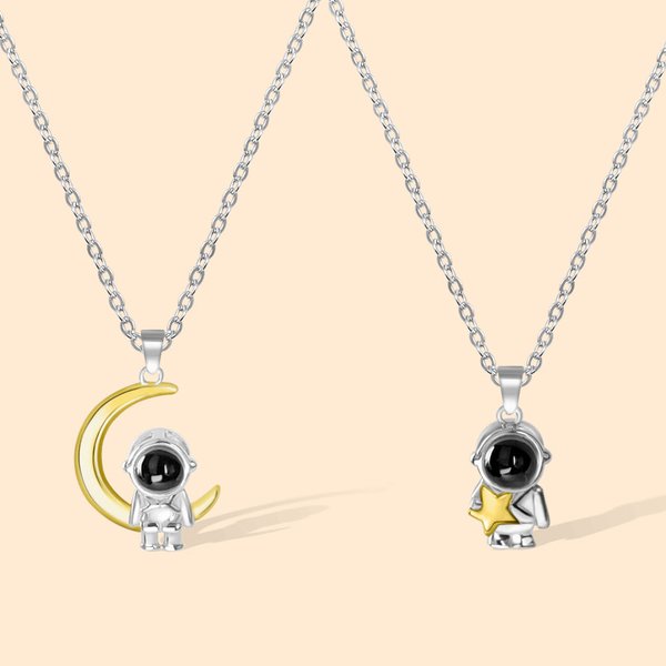 Personalised Astronaut Space Moon Star Photo Projection Necklace with I Love You 100 Languages Couple Gift
