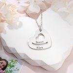 Collier Personnalisé avec 2-6 Prénoms Pendentif de Plaque en Forme de Cœur Cadeau Fête des Mères pour Femme