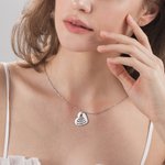 Collier Personnalisé avec 2-6 Prénoms Pendentif de Plaque en Forme de Cœur Cadeau Fête des Mères pour Femme