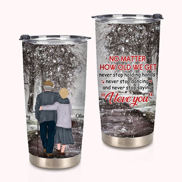 Gepersonaliseerde Old Couple Never Stop Holding Hands Sonw Winter Love 20oz Tumbler Verjaardag voor warme en koude dranken