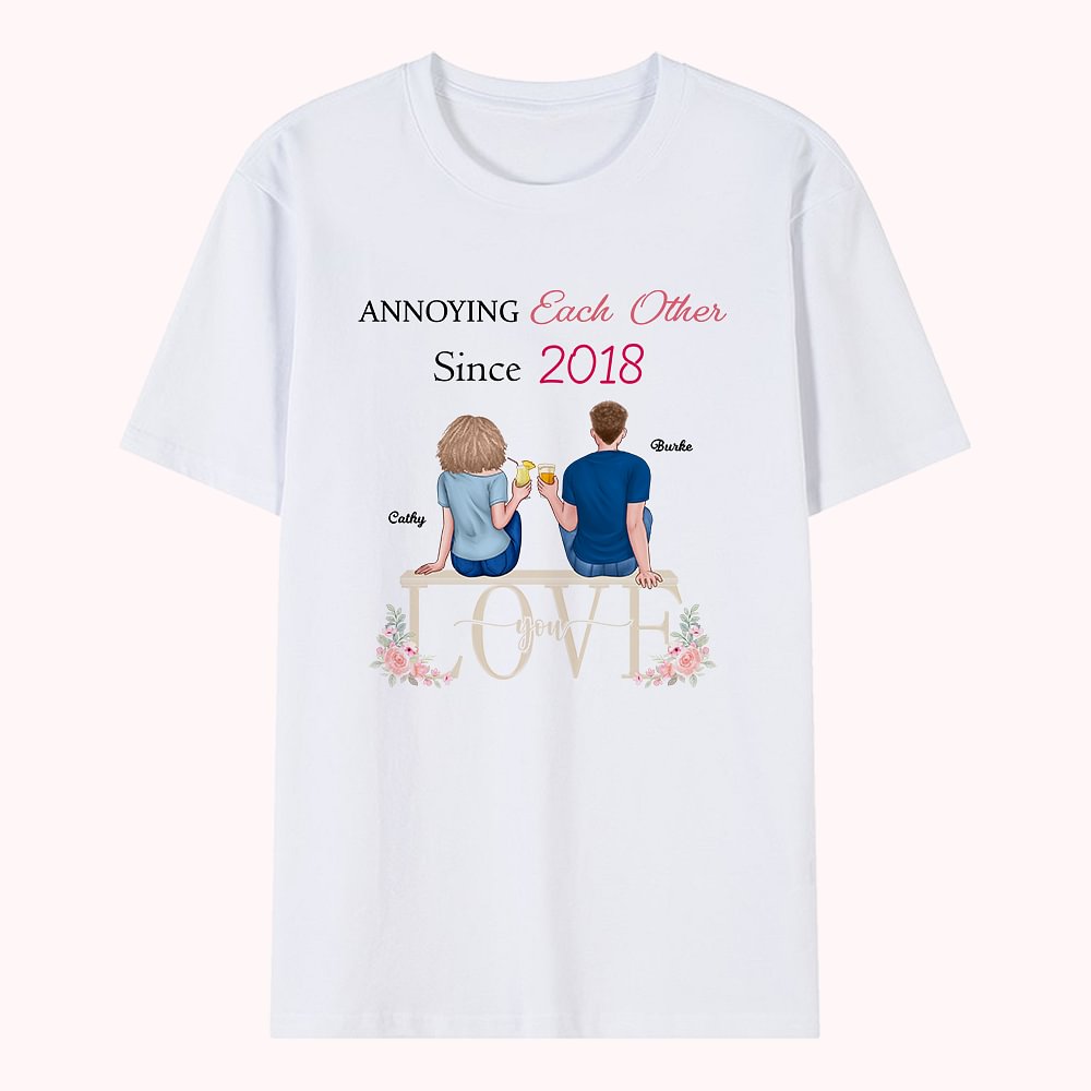 Personalisiert zusammen, da dieses Paar auf Stühlen einander liebt T-Shirt Geburtstag Sport