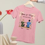 Gepersonaliseerd Loving Couple Zittend en Samen Swingend T-shirt Verjaardag Dagelijks Dragen