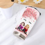 Besties personnalisés assis sous des fleurs d'arbre La vie est meilleure avec le cadeau de gobelet Besties 20 oz pour un usage quotidien de meille