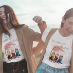 Maglietta personalizzata Life is Better with Besties Sitting Under Tree Cheers Regalo per le amiche del cuore