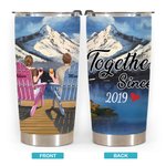Personifierad Tillsammans Sedan Detta Par på Stolar Snöberglandskap 20oz Tumbler Alla hjärtans dag Present Daglig användning