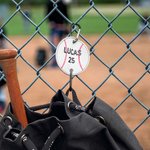 Étiquette de Crochet en Cuir Acrylique Personnalisée avec Nom Brodé en Baseball Softball Accessoire de Sac Cadeau pour Amateurs de Sport
