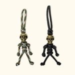 Personalisierter Handgeflochtener Gothic Totenkopf-Schlüsselanhänger mit Namen Gravur Schädel-Anhänger Geburtstag Halloween Geschenk für Herren