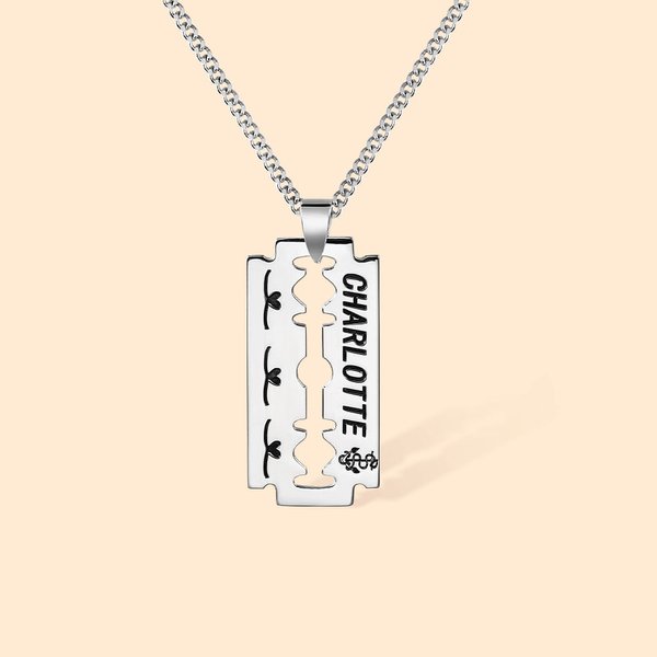 Collier Pendentif avec Prénom Gravé Personnalisé Breloque Lame de Rasoir Style Punk Rock Cadeau pour Père Petit Ami Homme