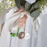Charm personnalisé pour bonnet de fin d'études Bouquet de mariage Photo avec Charm gravé Graduation Wedding pour jeune mariée diplômée