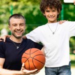Collar colgante personalizado de baloncesto de cristal estereoscópico con nombre y número grabados Regalo para amante del baloncesto