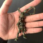 Ciondolo Gotico Personalizzato con Teschio Fatto a Mano e Intrecciato Portachiavi con Nome Inciso Regalo di Halloween per Uomini