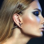 Orecchini personalizzati con spada e pugnale Gioielli punk gotici con pietra di nascita per donne e uomini