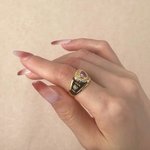 Personlig klassring med hjärta och zirkon med graverad text och symbol Graduation Gift for High School College University Graduates
