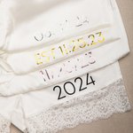 Personalisierte Spitze Braut Dessous Pyjamas Outfit mit Text und Datum Braut Geschenk Flitterwochen Outfit für die Hochzeit Braut Frau Ehefrau