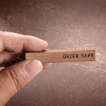 Gepersonaliseerde gegraveerde houten staaf sleutelhanger voor nieuw huis auto cadeau voor mannen vader opa echtgenoot