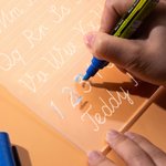 Spersonalizowana tablica suchościeralna do nauki alfabetu i cyfr wielokrotnego użytku dla dzieci