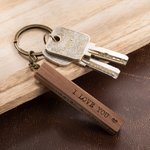 Gepersonaliseerde gegraveerde houten staaf sleutelhanger voor nieuw huis auto cadeau voor mannen vader opa echtgenoot