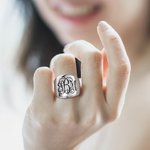 Gepersonaliseerde Minimalistische Monogram Dome Cigar Band Ring met gegraveerde initialen Statement Jewelry Verjaardag Moederdag cadeau voor vrouwen