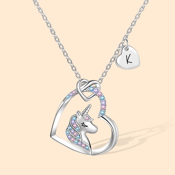 Pendentif en Cœur avec Initiale Personnalisée Collier de Licorne pour Fille Sœur Cadeau Anniversaire Remises des Diplômés