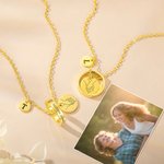 Personalisierte Sterling Silber oder Edelstahl Hand in Hand Halsketten Set von 2 mit eingravierten Initialen Geschenke für Schwestern ihr Frauen