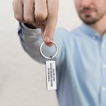 Portachiavi personalizzato in acciaio inossidabile inciso su entrambi i lati con nome e testo Regalo di compleanno per la festa del papà e del nonno
