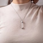 Henkilökohtainen tiimalasi Urn kaulakoru Ash haltija kaiverrettu Initial Memorial Korut Keepsake lahja naisille Ystävät