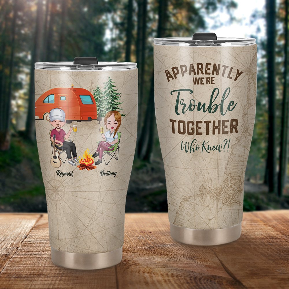 Henkilökohtainen Ilmeisesti olemme ongelmia yhdessä Kuka tiesi kaareva Tumbler Ystävänpäivä Syntymäpäivä lahja Camping pari 4