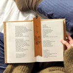 Personalisiertes Leder Lesezeichen mit Geburtsblume und Name Geburtstag Muttertag Geschenk für Buchliebhaber Leser Schriftsteller Studenten