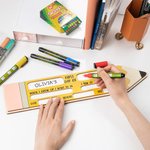 Personalisierte zurück zu Schule hölzernen Bleistift Zeichen für ersten Tag der Schule Vorschule Kindergarten Foto Requisiten