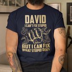 Spersonalizowana koszulka męska I Can't Fix Stupid But I Can Fix What Stupid Does z pięścią i kluczem mechanicznym