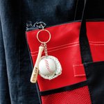 Personalisierte Multicolor Baseballschläger Baseballhandschuh Schlüsselanhänger Tasche Zubehör mit eingraviertem Namen Team Trainer Geschenk für Baseb