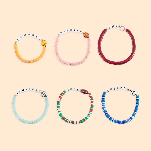 Personalizada temática deportiva de béisbol baloncesto fútbol Heishi pulsera de cuentas de arcilla con el nombre de deportes del equipo del partido de regalo para los amantes del deporte