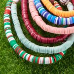 Spersonalizowana bransoletka z glinianych koralików o tematyce sportowej Baseball Basketball Football Heishi Bracelet z imieniem i nazwiskiem Prezent dla miłośnika sportu