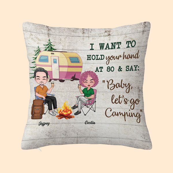 Personalizado I Want To Hold Your Hand At 80 And Say Baby Let's Go Camping Throw Pillow Cover Anniversary Gift for Camping Couple Home Decoration