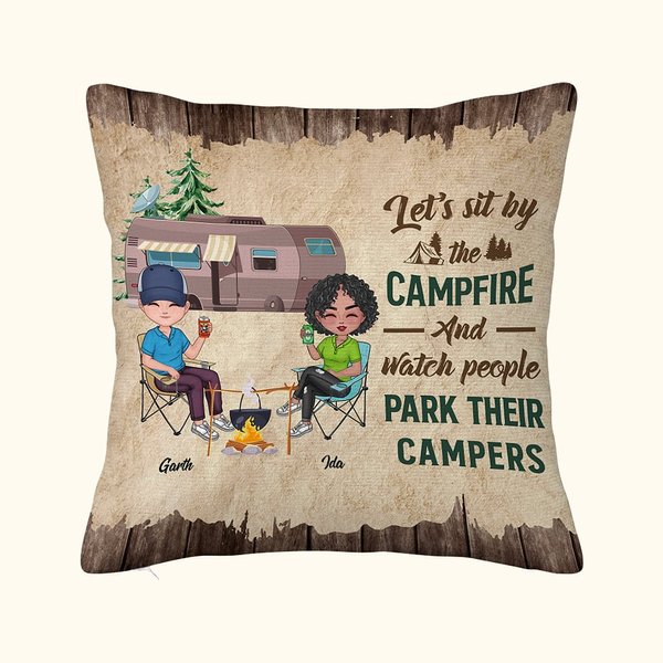 Couvre oreiller personnalisé Let's Sit By The Campfire And Watch People Park Their Campers Anniversary Birthday Gift for Camping Couple Sofa Decor